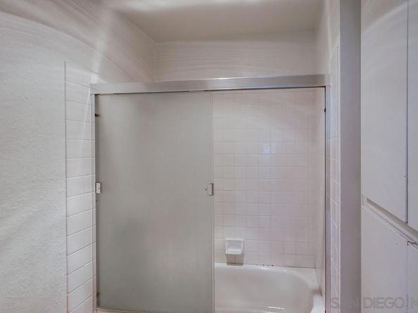 4044 Crystal Dawn Ln 203, San Diego CA 92122