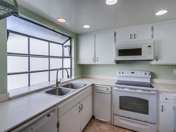 4044 Crystal Dawn Ln 203, San Diego CA 92122