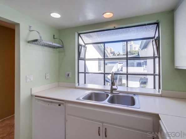 4044 Crystal Dawn Ln 203, San Diego CA 92122