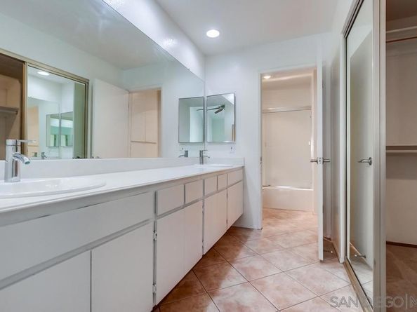 4044 Crystal Dawn Ln 203, San Diego CA 92122