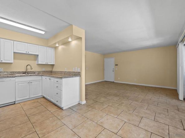 6911 Alvarado Rd 20, San Diego CA 92120