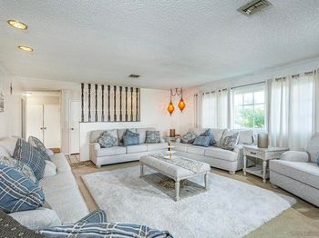 166 Via De Laurencio