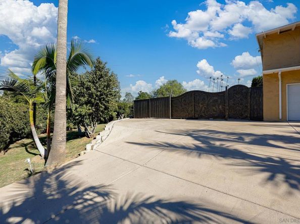 2167 Sunset Dr, Escondido CA 92025