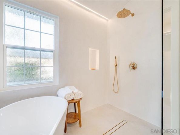 1736 Blackbird Cir, Carlsbad CA 92011