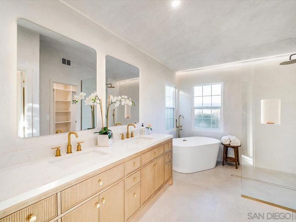 1736 Blackbird Cir, Carlsbad CA 92011