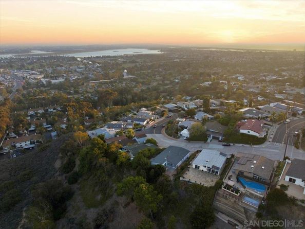 4985 Pacifica, San Diego CA 92109