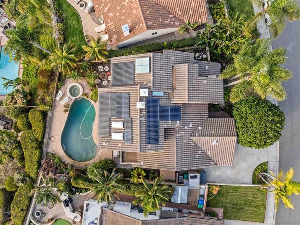 7215 Daffodil Pl, Carlsbad CA 92011