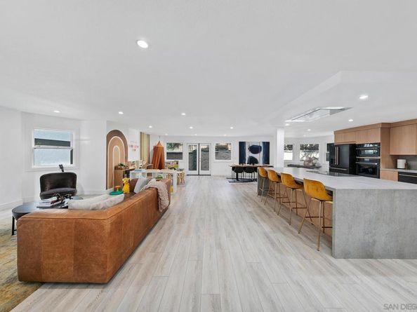 7359 Alicante Rd, Carlsbad CA 92009