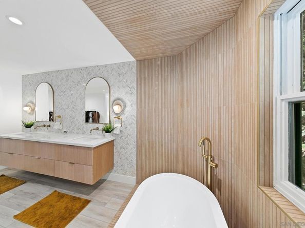 7359 Alicante Rd, Carlsbad CA 92009