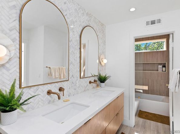 7359 Alicante Rd, Carlsbad CA 92009