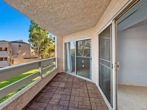 7087 Camino Revueltos  #302, San Diego CA 92111