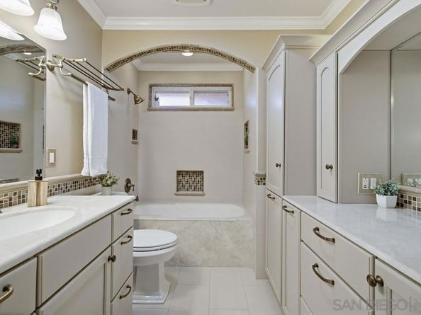 11385 Paseo Albacete, San Diego CA 92129