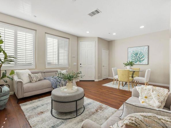 16913 New Rochelle Way 83, San Diego CA 92127