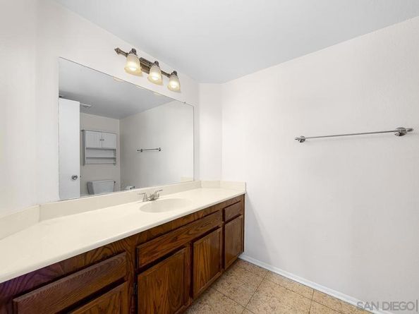 440 W Citracado Parkway 16, Escondido CA 92025
