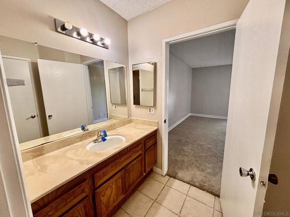 1040 E Washington Ave 33, Escondido CA 92025