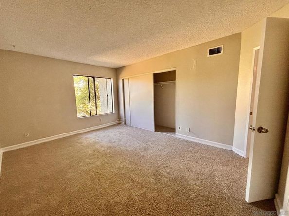 1040 E Washington Ave 33, Escondido CA 92025