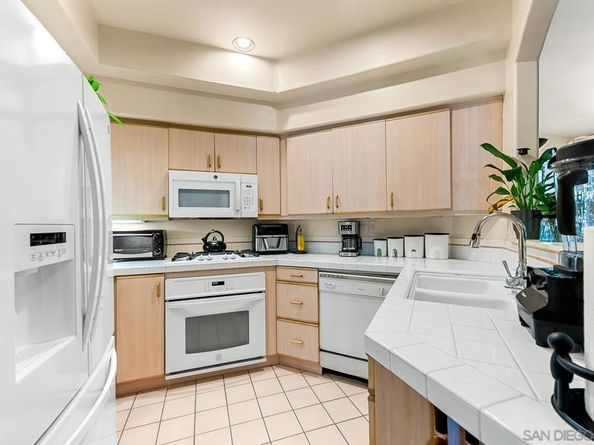 12061 Tivoli Park Row 3, San Diego CA 92128
