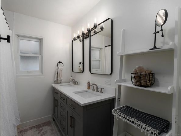 2036 38 Emerald St, San Diego CA 92109