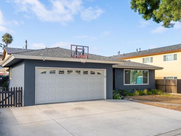 2036 38 Emerald St, San Diego CA 92109