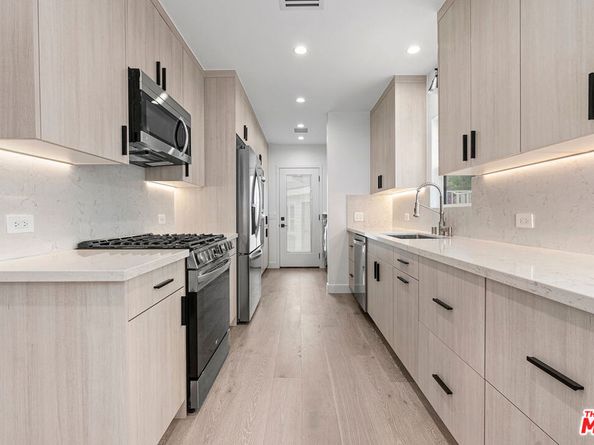 1901 S Point View Street, Los Angeles CA 90034