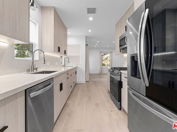 1901 S Point View Street, Los Angeles CA 90034