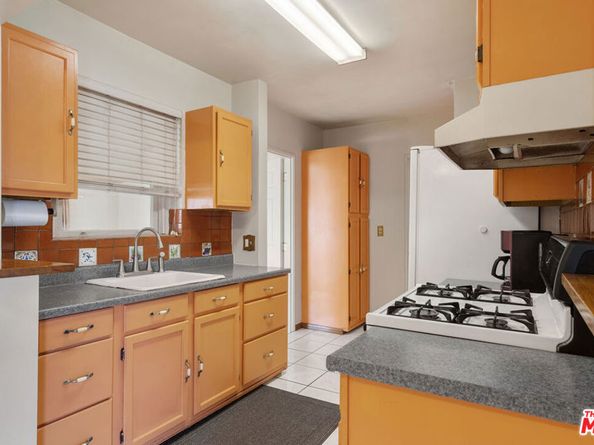 1831 N Buena Vista Street, Burbank CA 91505