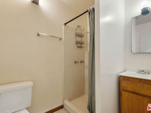 1831 N Buena Vista Street, Burbank CA 91505