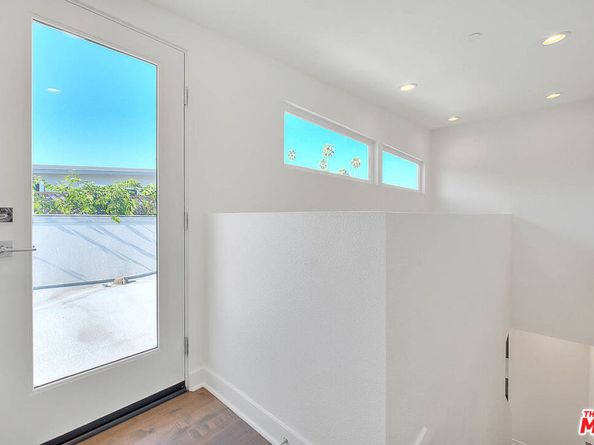 6910 N Tierno Lane, Los Angeles CA 90038