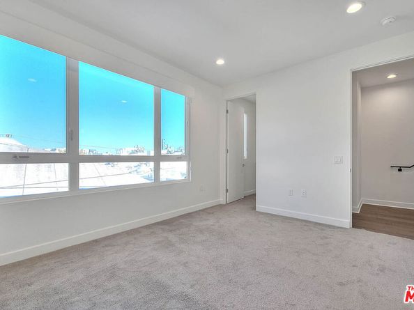 6910 N Tierno Lane, Los Angeles CA 90038