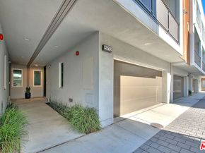 6910 N Tierno Lane, Los Angeles CA 90038