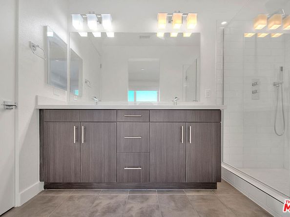 6910 N Tierno Lane, Los Angeles CA 90038