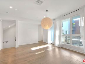 6910 N Tierno Lane, Los Angeles CA 90038