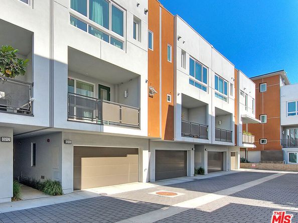 6910 N Tierno Lane, Los Angeles CA 90038