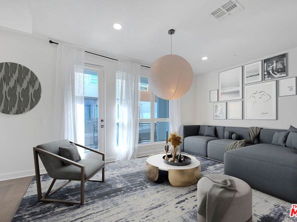 6910 N Tierno Lane, Los Angeles CA 90038