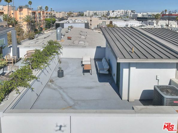 6910 N Tierno Lane, Los Angeles CA 90038