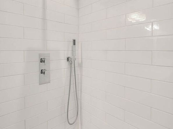 6910 N Tierno Lane, Los Angeles CA 90038