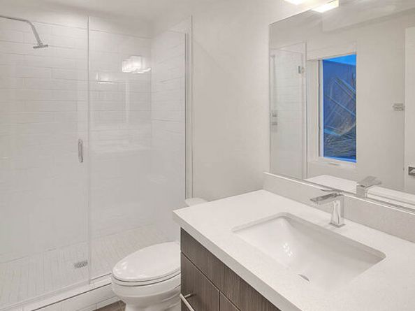 6910 N Tierno Lane, Los Angeles CA 90038