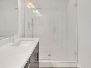 6910 N Tierno Lane, Los Angeles CA 90038