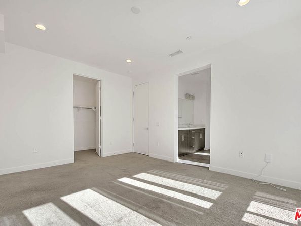 6910 N Tierno Lane, Los Angeles CA 90038