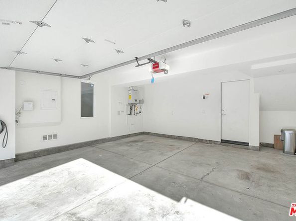 6910 N Tierno Lane, Los Angeles CA 90038