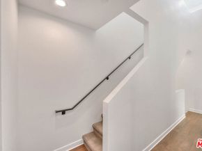 6910 N Tierno Lane, Los Angeles CA 90038