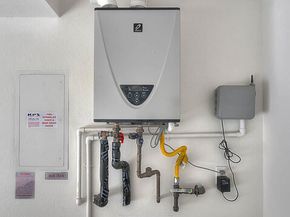 6910 N Tierno Lane, Los Angeles CA 90038