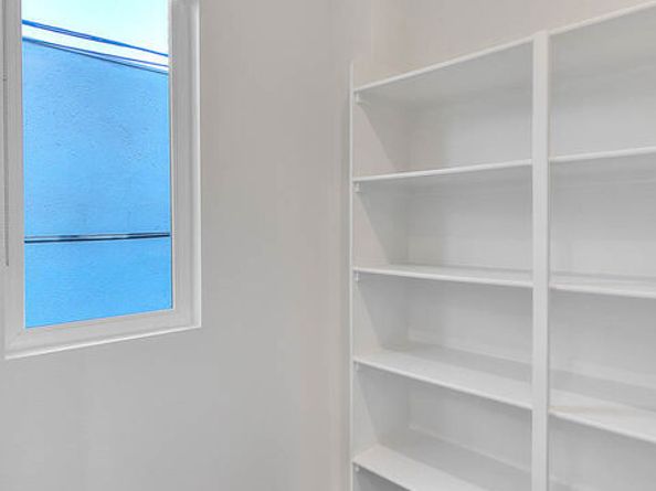 6910 N Tierno Lane, Los Angeles CA 90038