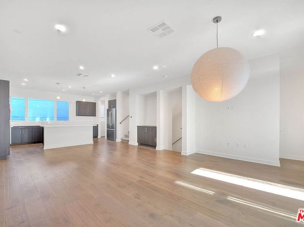 6910 N Tierno Lane, Los Angeles CA 90038