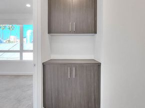 6910 N Tierno Lane, Los Angeles CA 90038