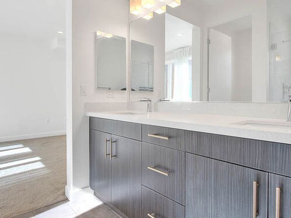 6910 N Tierno Lane, Los Angeles CA 90038