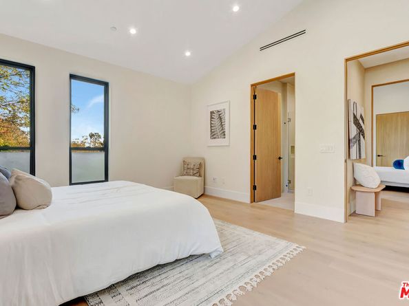 5935 Yarmouth Avenue, Encino CA 91316