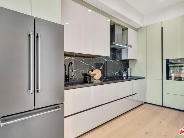 5935 Yarmouth Avenue, Encino CA 91316