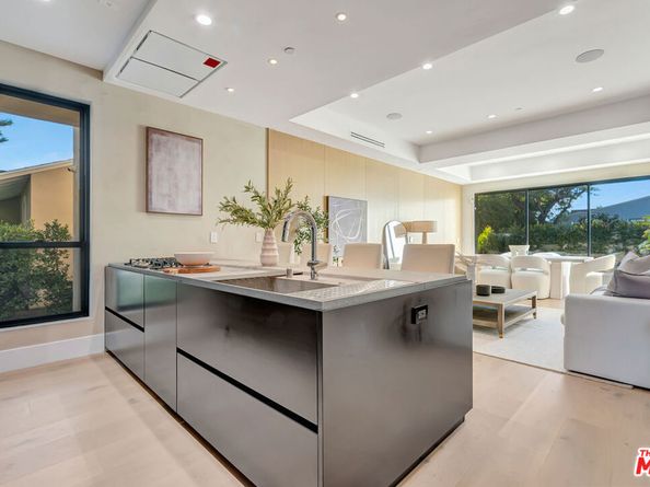 5935 Yarmouth Avenue, Encino CA 91316