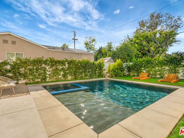 5935 Yarmouth Avenue, Encino CA 91316